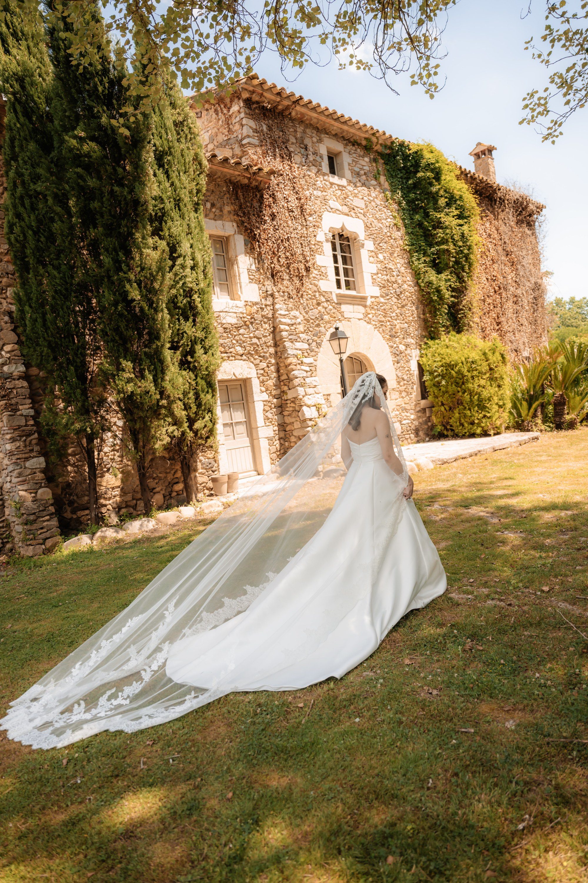 Black and white wedding photograph by Aly Zamora